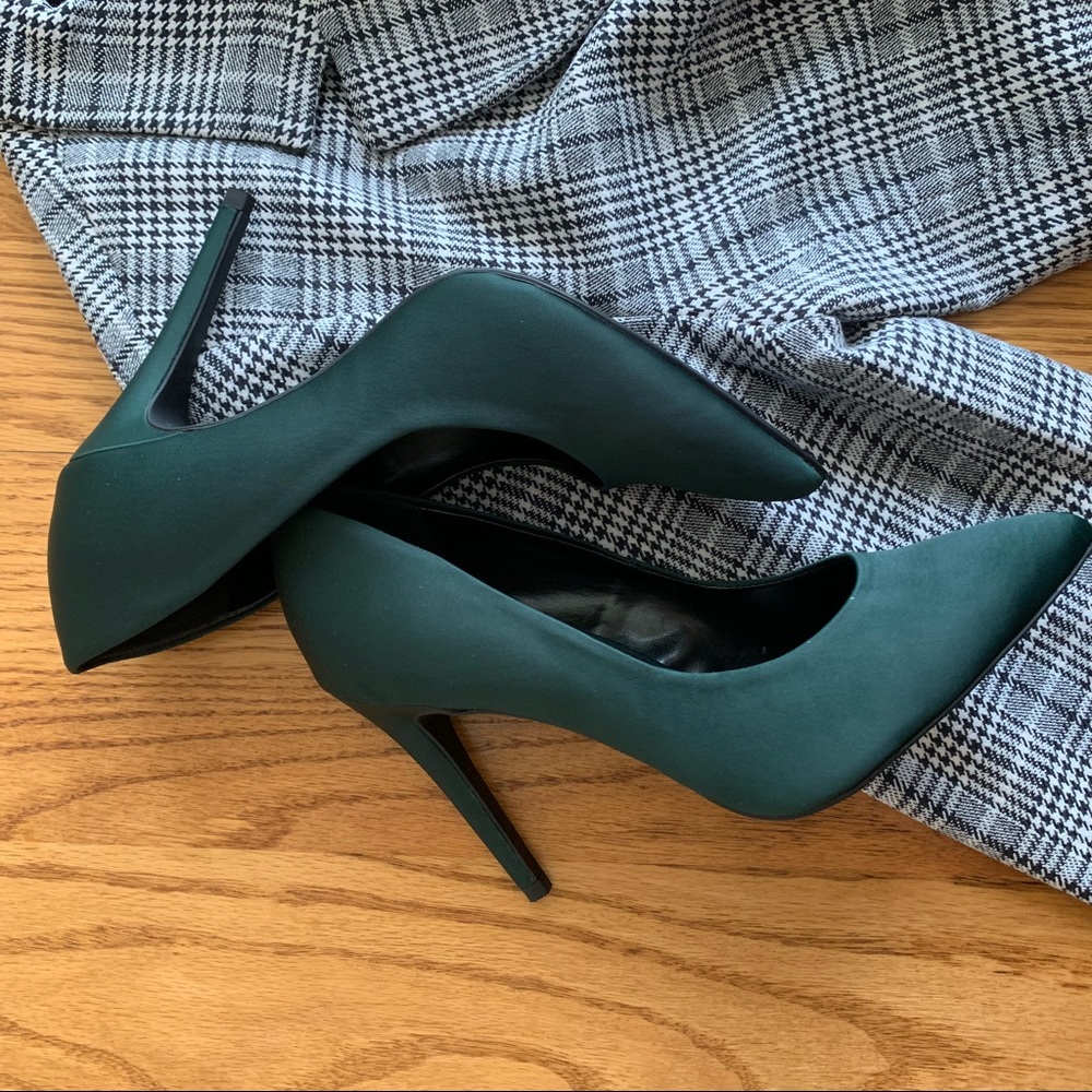 NWOT Green Satin Pumps
